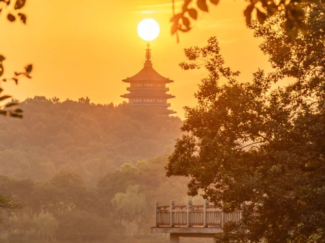 少钱？苏杭四日游西湖寒山寺景点游玩路线j9九游会登录天津去苏杭旅游4天3晚多