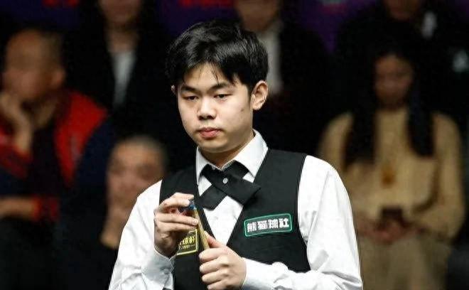 给霍金斯肖国栋意外落败决赛悬念揭晓！j9九游会登录震惊！袁思俊2-6输(图3)