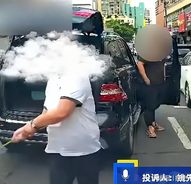 底裤”被扒企图拿钱平事出手大快人心九游会j9登录砸车3次！奔驰哥“(图15)
